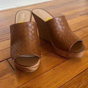 Charles by Charles David Neutral Brown Woven Wedge Sandals - Size 8
